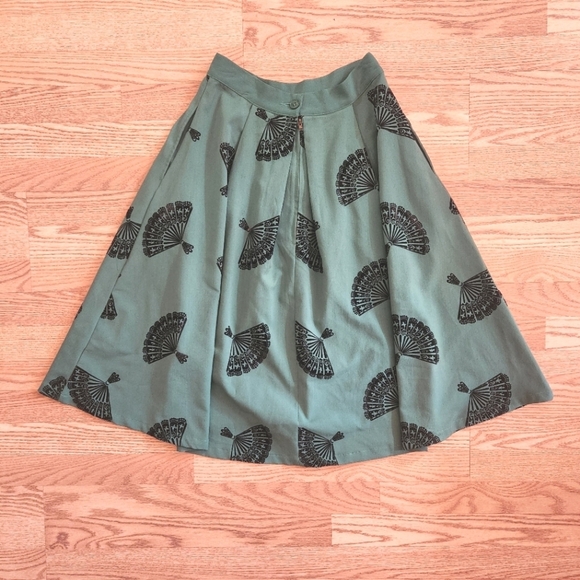EUC Bettie Page by Tatyana Velvet Green Skirt, Size M - Picture 5 of 9